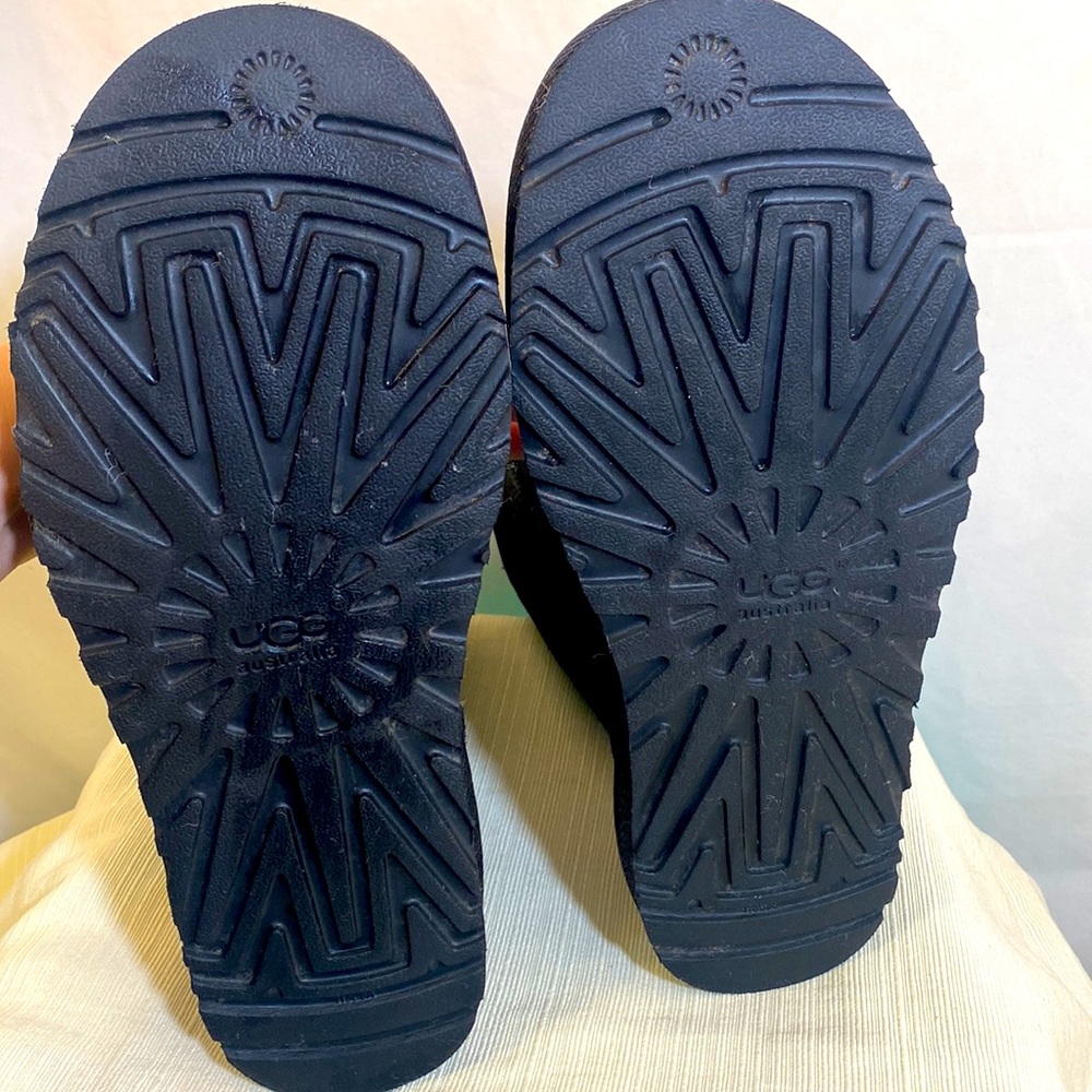 UGG- Brand New- Australia Classic Short. Color: Black 5825 BOOTS- Womens 9 - Picture 7 of 17